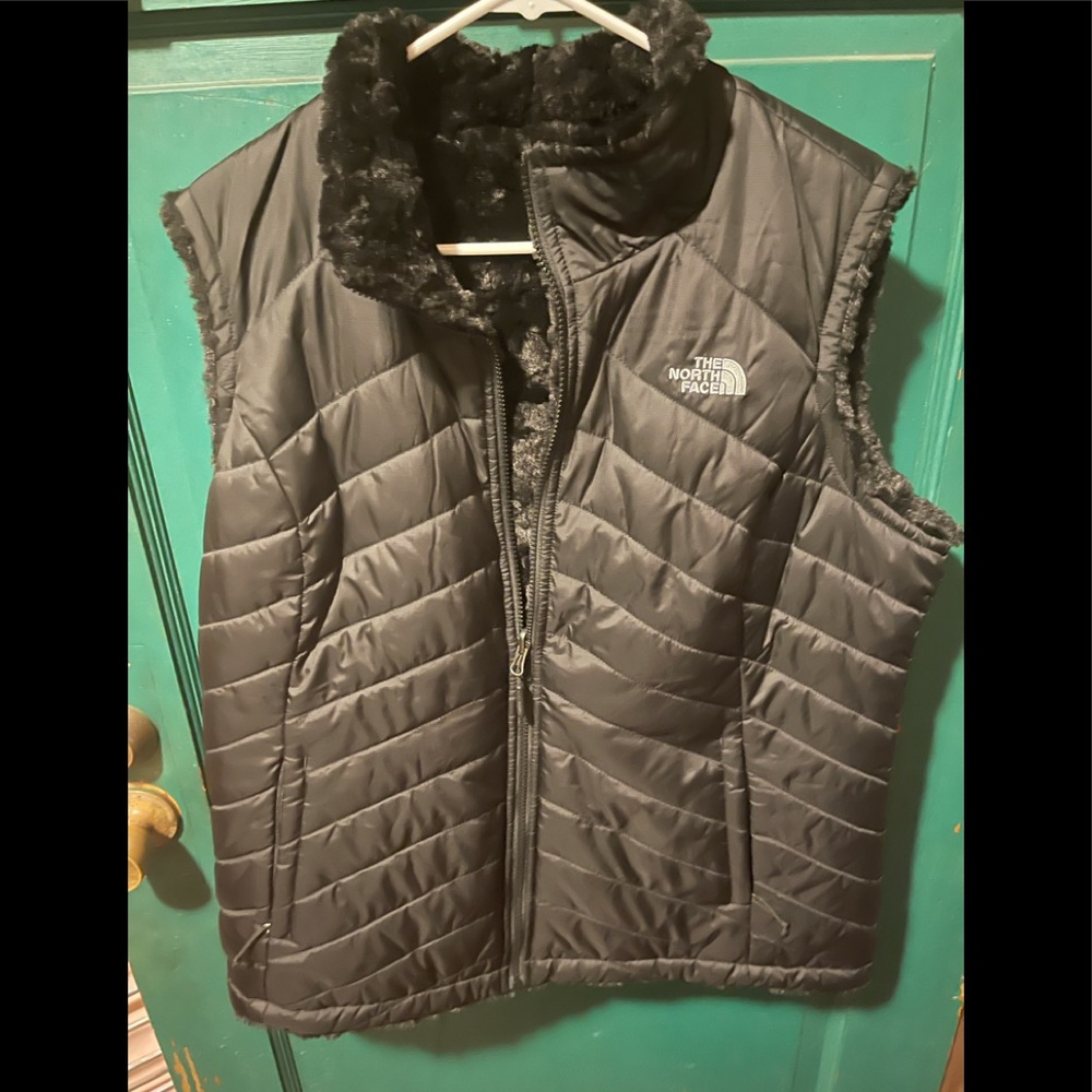 Like new the north face women’s vest